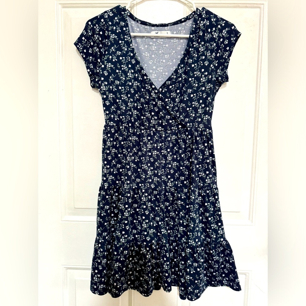 4/$25 Hollister Woman’s/Teen girl Floral Dress size Small